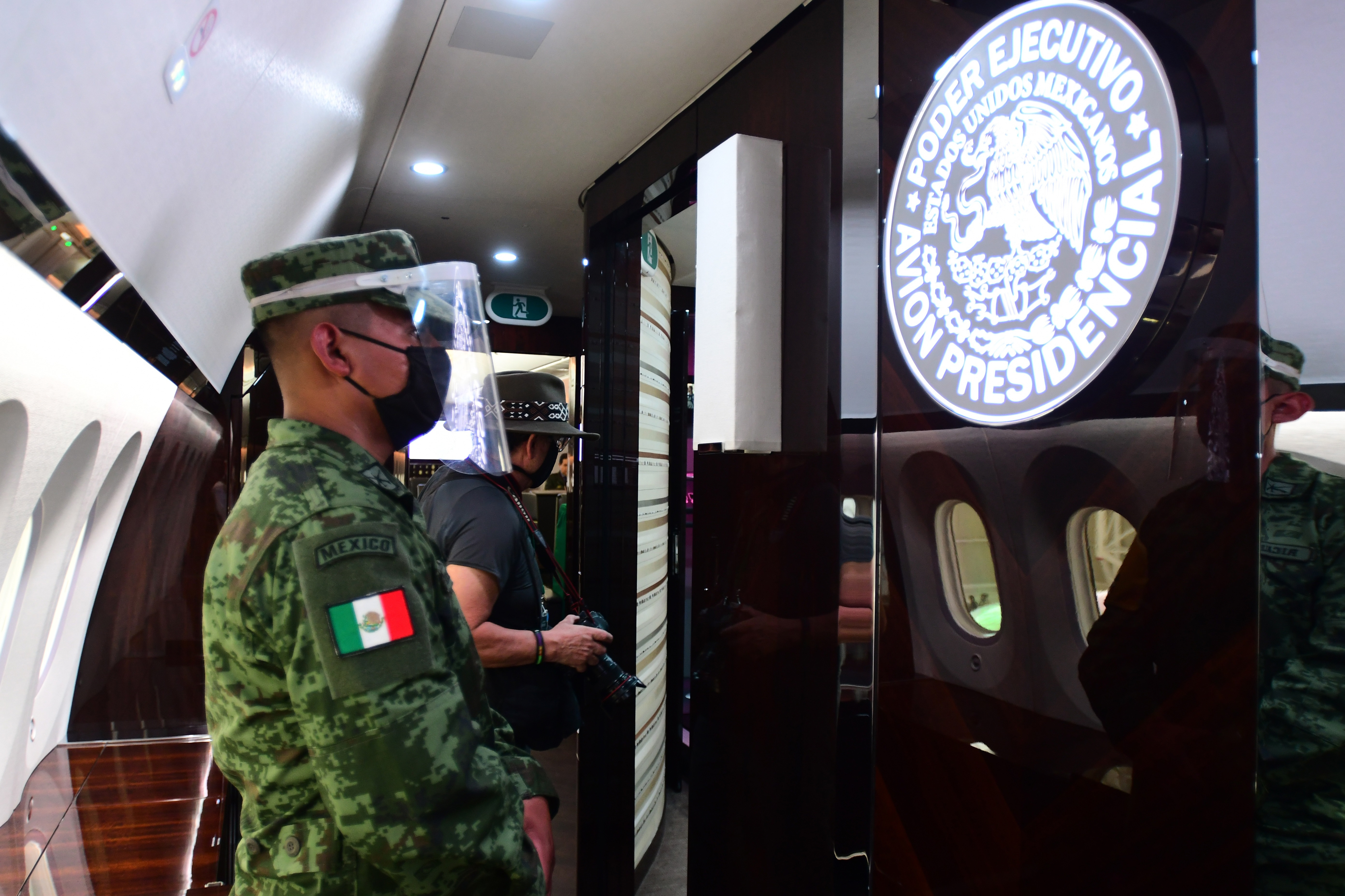 Así luce el interior del avión que López Obrador quiere vender y que no tenía “ni Obama” (FOTOS)