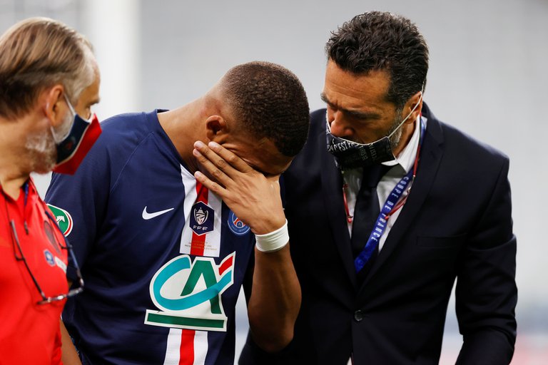 PSG confirma esguince de Mbappé: Será baja “alrededor de tres semanas”