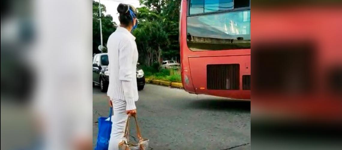 Conoce la historia de  Geraldine Jaimes, la enfermera que camina 10 kilómetros para llegar a un hospital en Táchira (Foto)