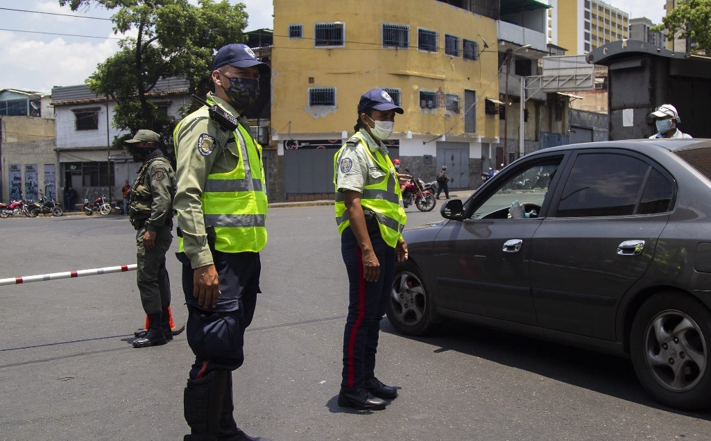 Policías venezolanos apelan a donaciones para protegerse del coronavirus