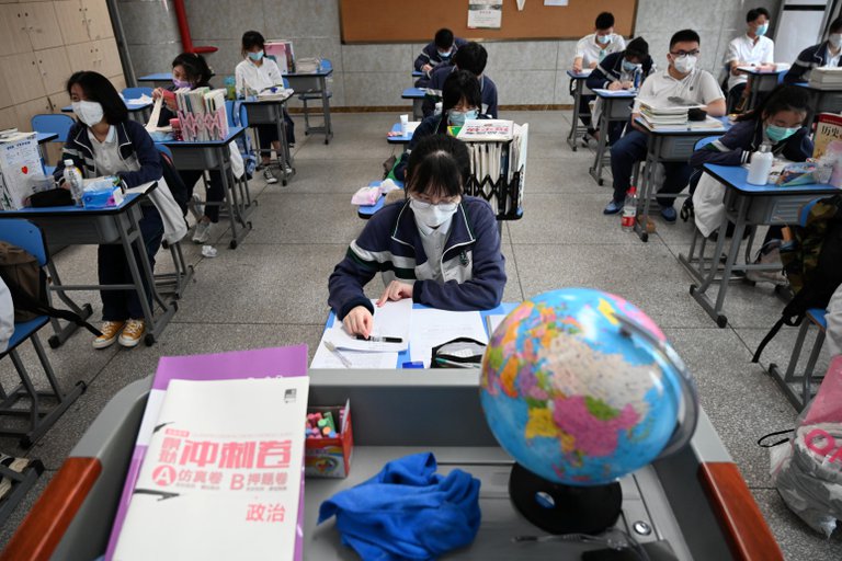 China prohíbe los exámenes escritos para los niños de seis años en la nueva reforma del sistema educativo