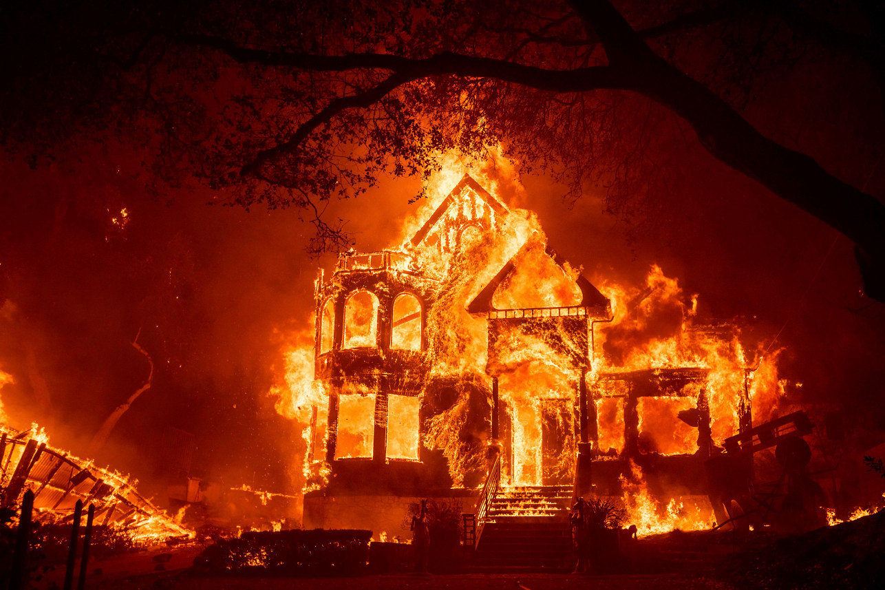 Al menos tres muertos durante incendios forestales en la región vinícola de California (FOTOS)