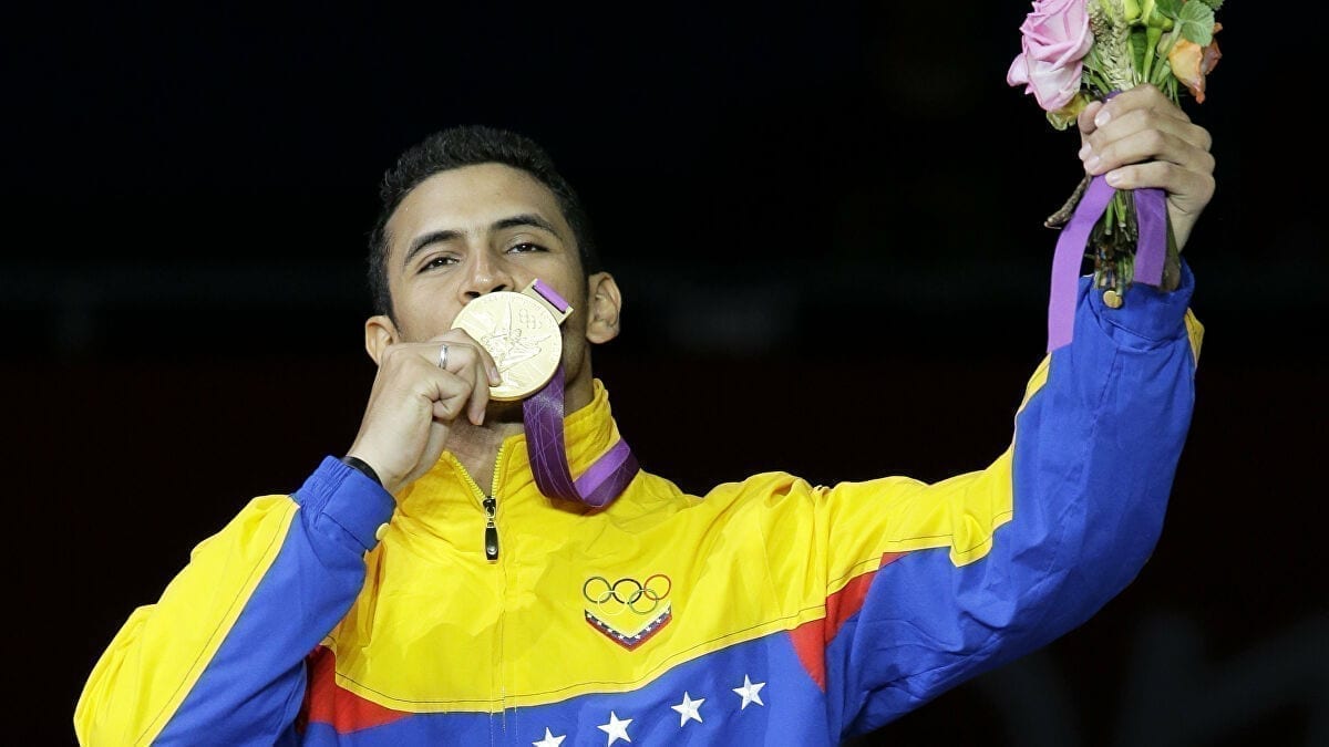 Medallistas olímpicos se pondrán su propia presea en Tokio 2020