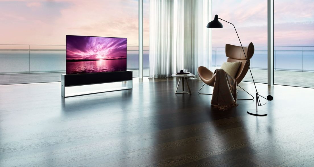 Más caro que un auto, LG pone a la venta el primer televisor enrollable del mundo (FOTOS)