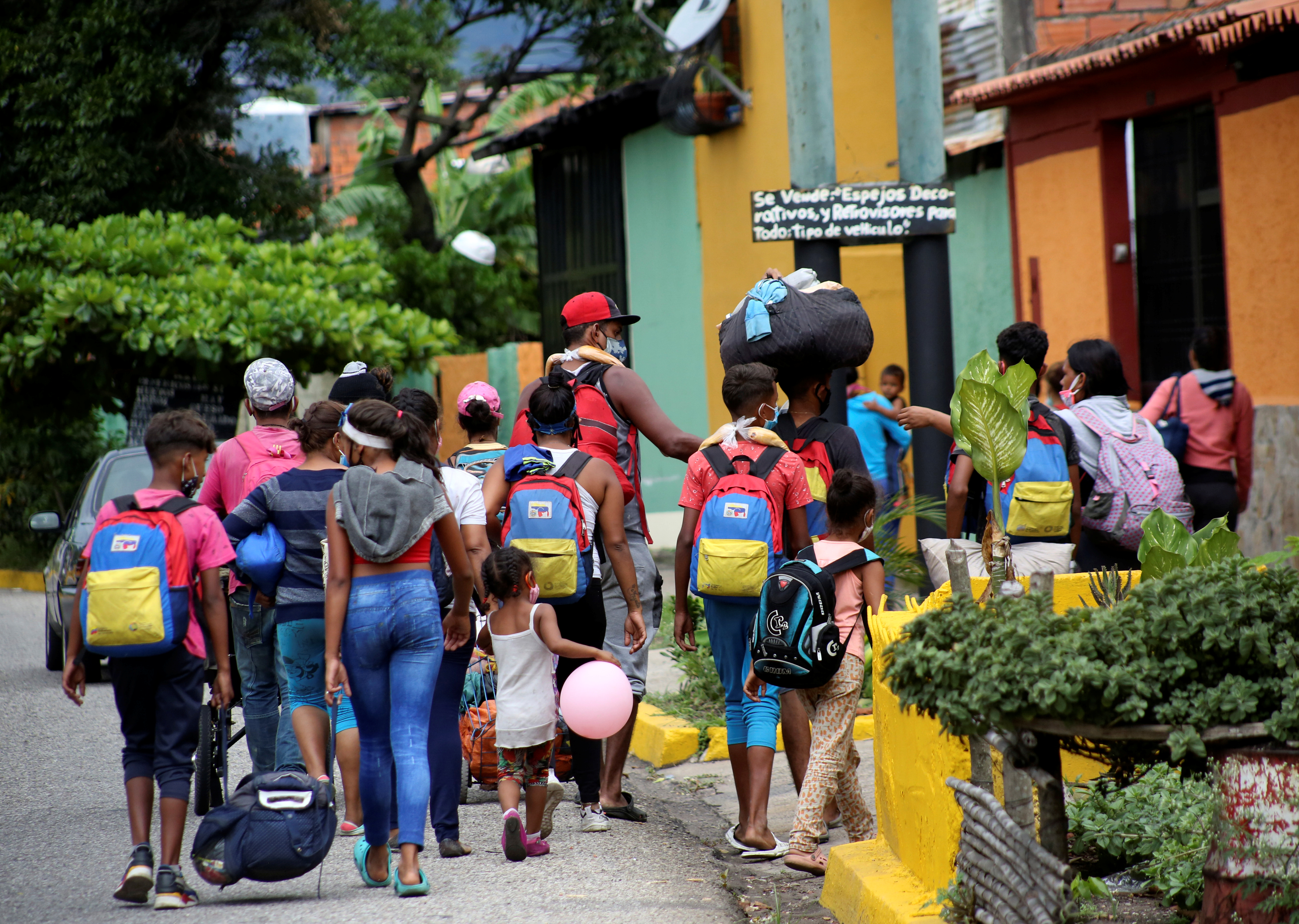 Colombia adquirirá dos millones de vacunas contra el coronavirus para venezolanos que se regularicen mediante el TPS