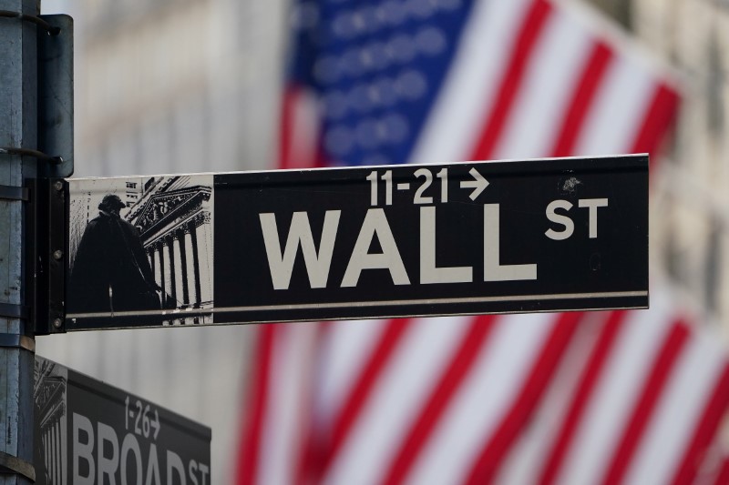 Wall Street concluye dispar, con Nasdaq y S&P en niveles récord