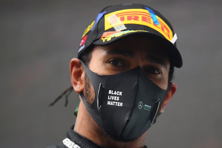 Lewis Hamilton aún no define su futuro