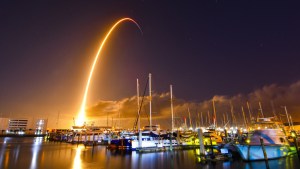 SpaceX lanza a la órbita un avanzado satélite para la Fuerza Espacial de EEUU (Video)