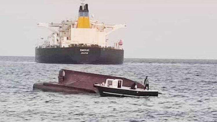 Al menos cuatro muertos tras la colisión entre un buque y un barco pesquero en la costa turca mediterránea