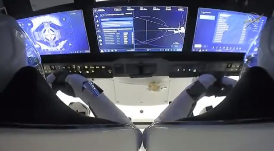 Astronautas ingresan a Estación Espacial Internacional tras viaje exitoso de SpaceX