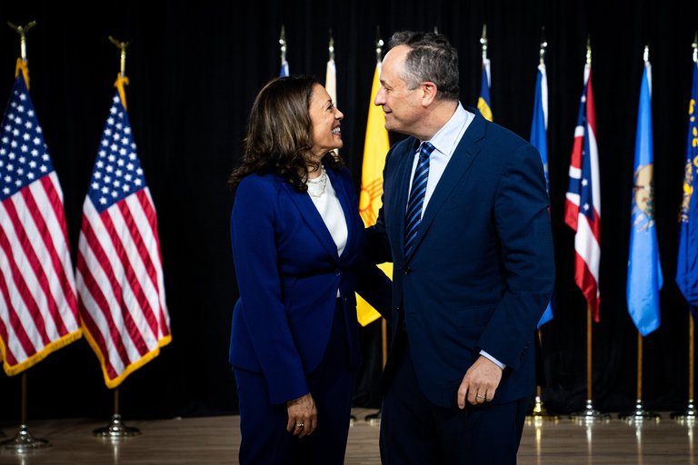 La historia de amor entre Kamala Harris y Douglas Emhoff, primer “segundo caballero” de EEUU