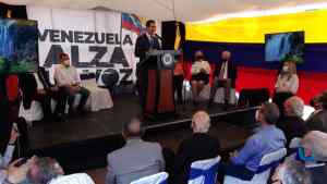 Guaidó retó a Maduro a dar un bono de 100 dólares a todos los venezolanos (VIDEO)
