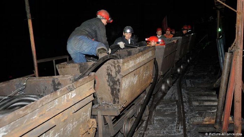 Veintitrés personas atrapadas en una mina tras fuga de gas en China