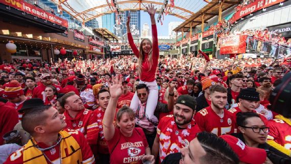 Fauci instó a los estadounidenses a suprimir las fiestas del Super Bowl