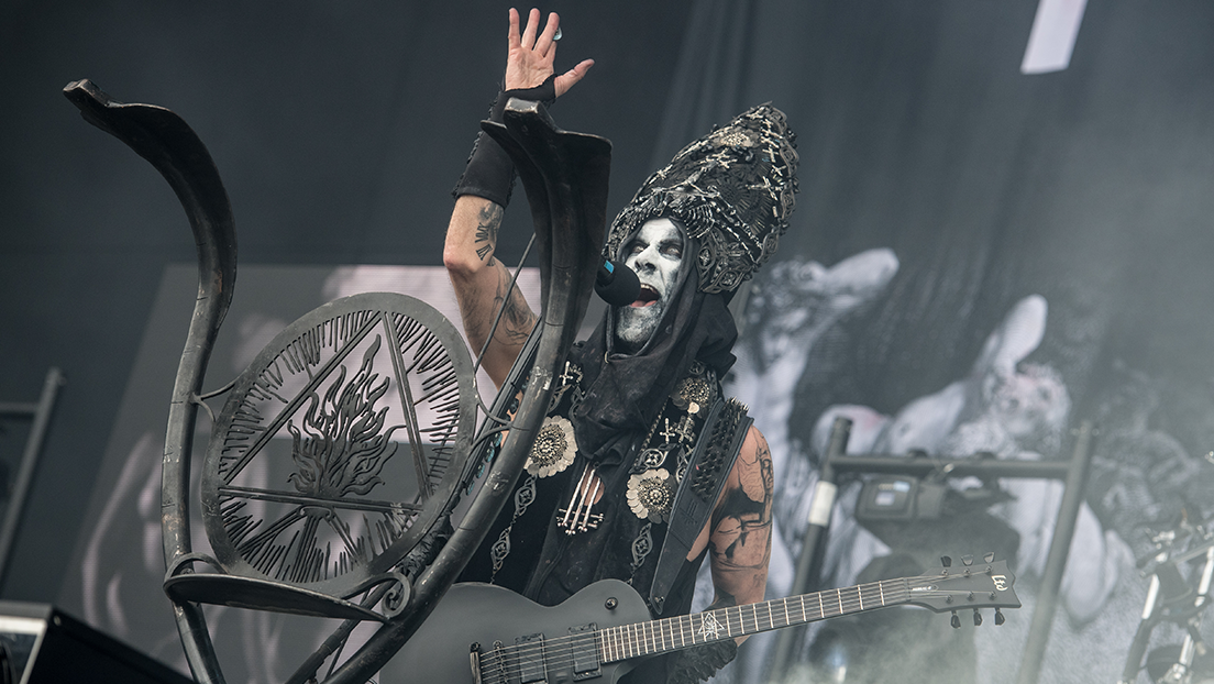 Condenan al líder de la banda Behemoth por publicar una imagen de la Virgen María pisoteada