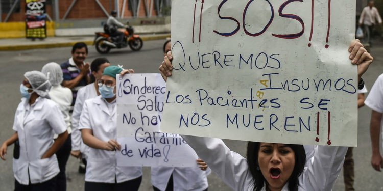 Trabajadores del sector salud siguen alzando la voz contra el régimen para exigir mejoras salariales