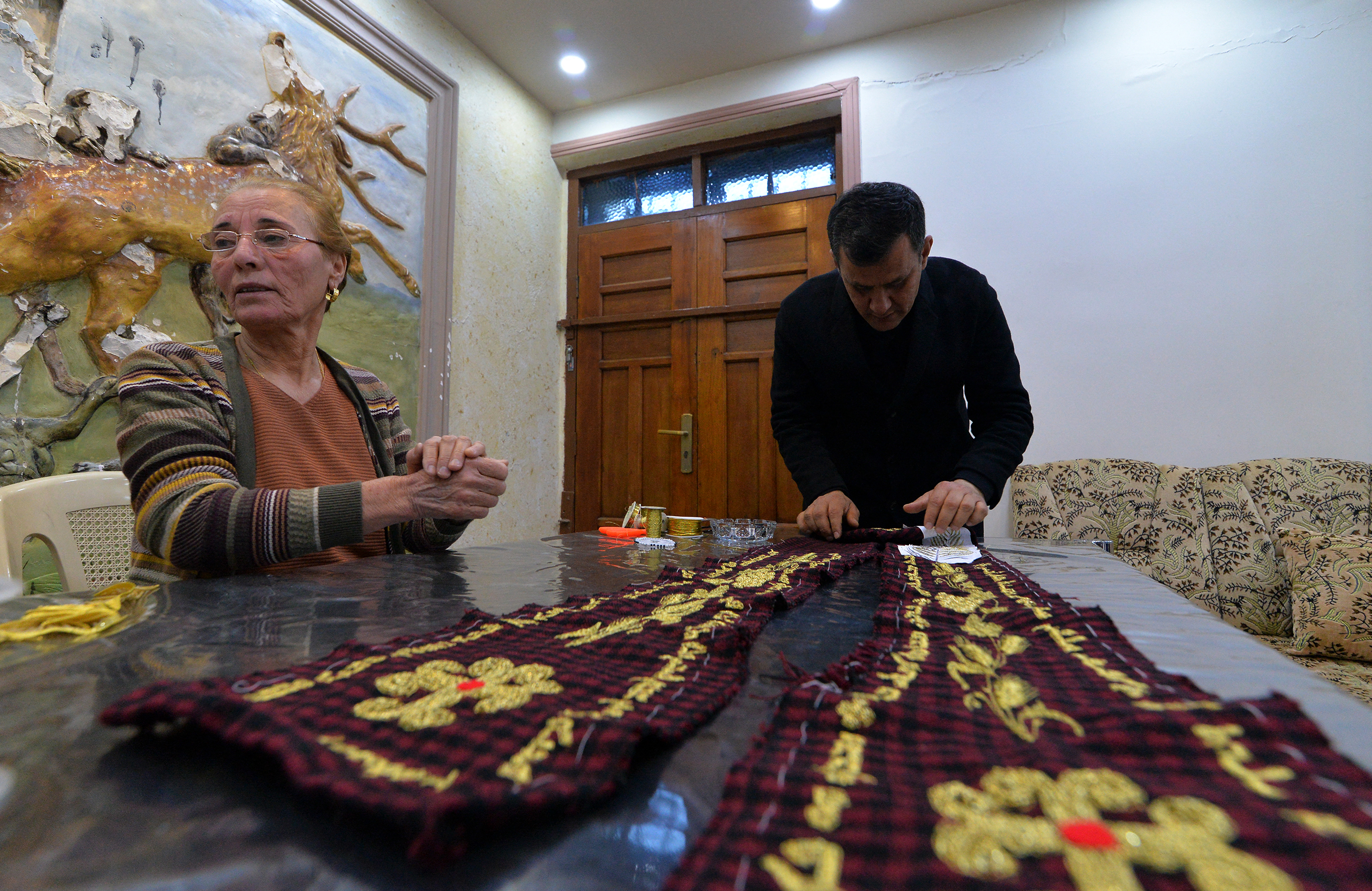 La historia de los cristianos de Irak, bordada en la estola del Papa (Fotos)