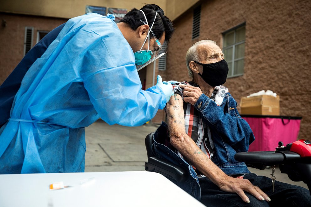 Los CDC de EEUU lanzaron nueva guía sanitaria para las personas vacunadas contra el Covid-19