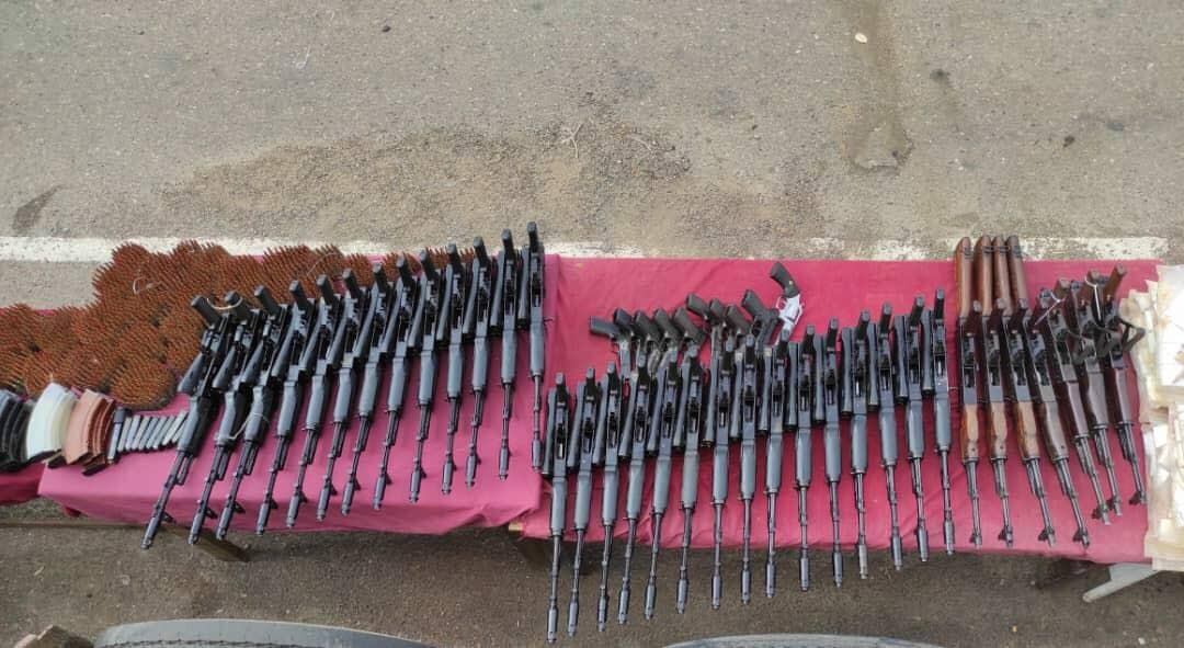 Incautan un arsenal de armas de guerra dentro de una gandola que se dirigía a El Callao (FOTOS)