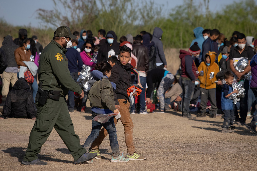 Más de un centenar de menores inmigrantes han cruzado la frontera en Arizona, EEUU (Video)