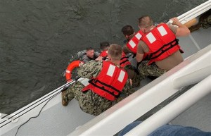Rescataron a seis personas tras naufragio cerca de Luisiana