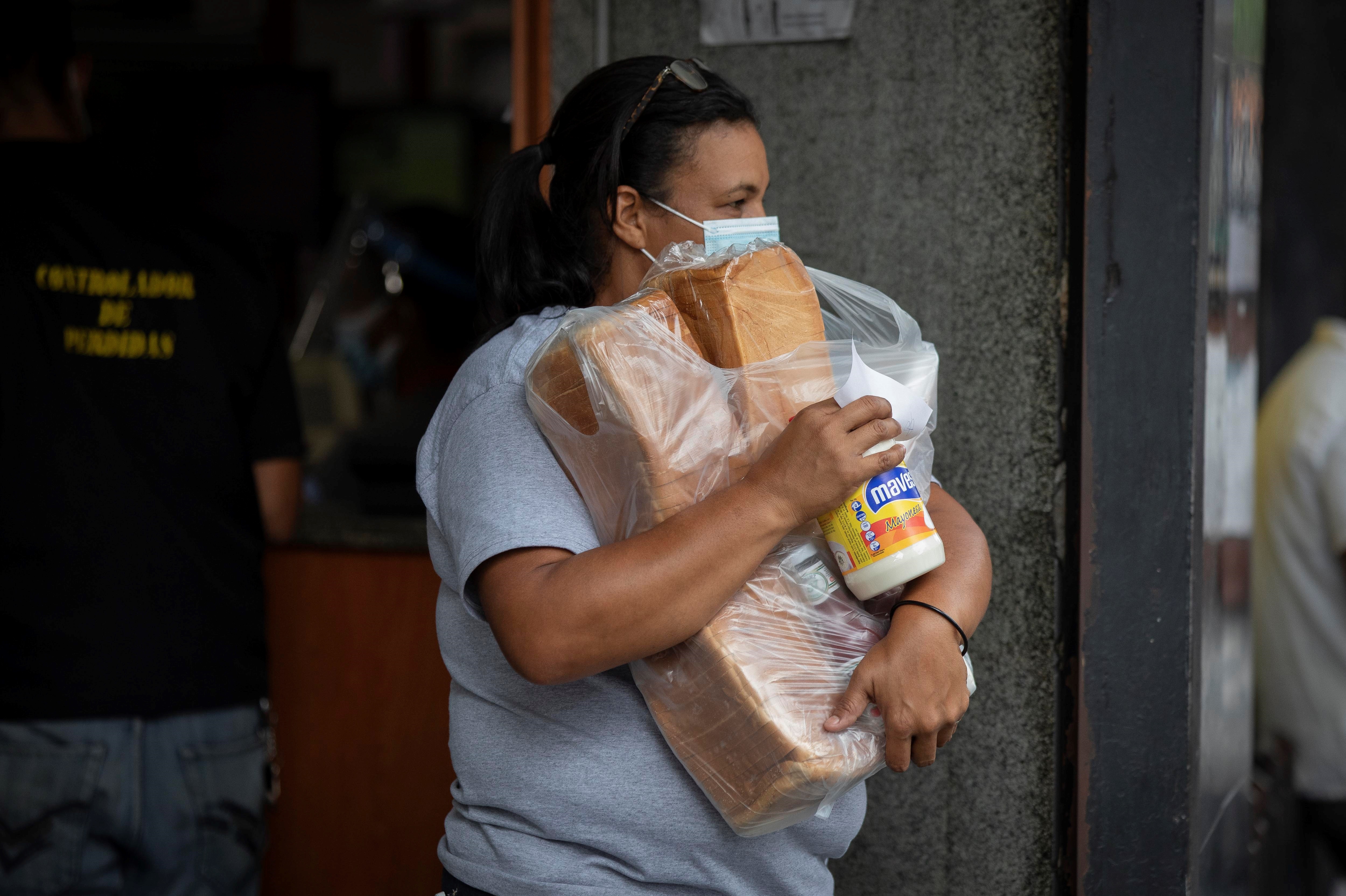Familias venezolanas necesitaron casi 180 dólares para cubrir sus gastos mínimos en Febrero