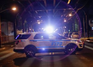 Brutal ataque a cuchillazos en Queens dejó cuatro heridos