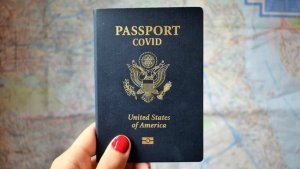 Qué es el pasaporte de vacunación Covid-19 y cómo se usará en Estados Unidos