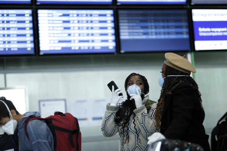 Francia suspendió todos los vuelos con Brasil por el brote de coronavirus