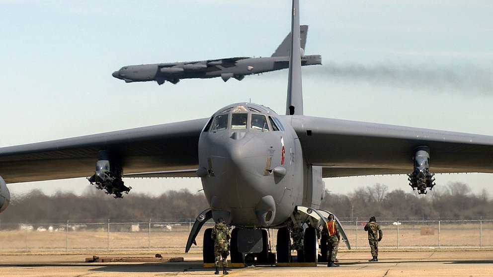 EEUU envió nuevos bombarderos al Golfo para proteger la retirada de las tropas de Afganistán