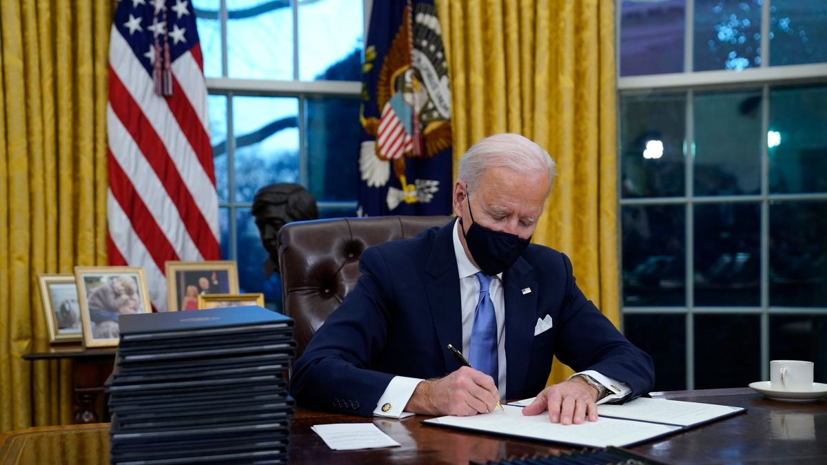 Biden expresa su apoyo a liberar patentes de vacunas contra el Covid-19