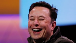 Seguidores de Musk en Twitter lo animaron a vender 10% de sus acciones en Tesla