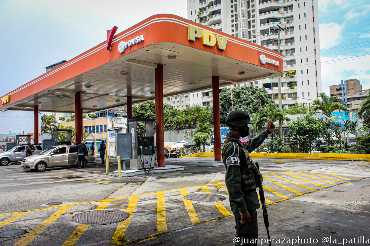 Diferencia de cálculos y políticas accidentan precio del combustible para transportistas en Venezuela