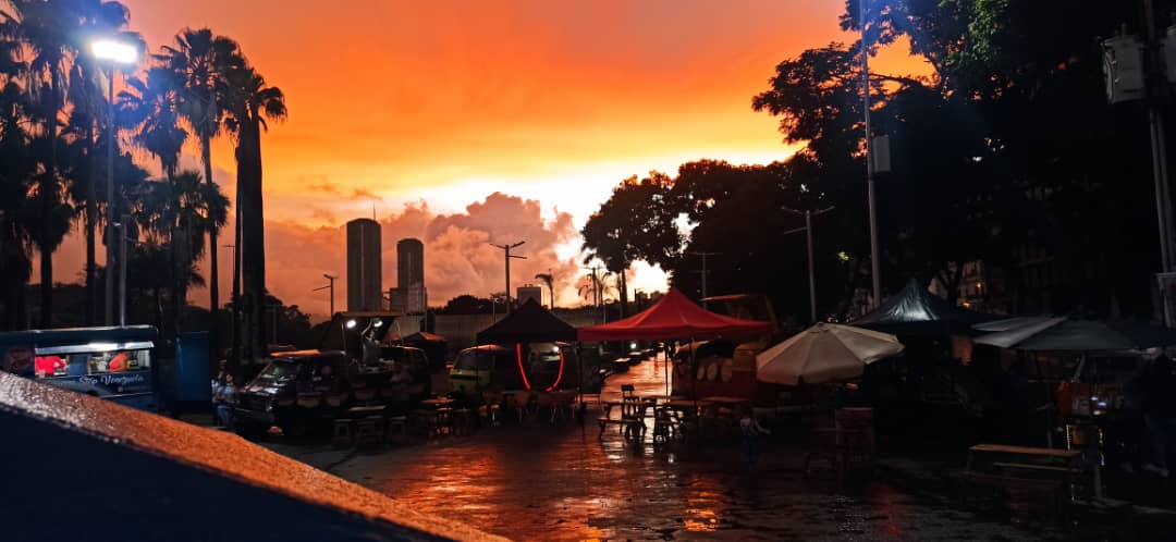 Las mejores FOTOS del cielo en Caracas tras desastrosas lluvias y el por qué de sus colores