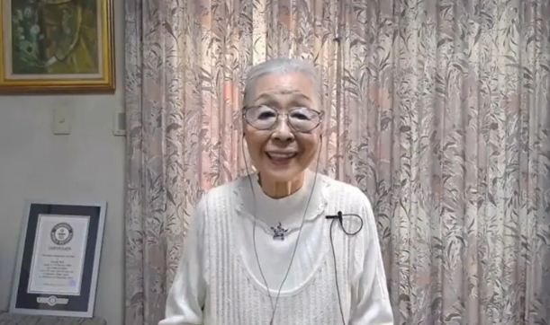 ¡Abuela gamer! La veterana que sorprende al mundo con su destreza (Video)