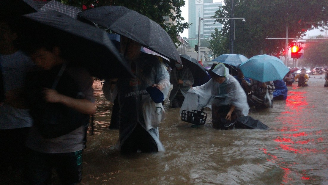 Corresponsales en China denuncian amenazas durante la cobertura de las inundaciones
