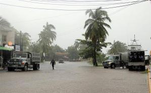 México emitió alerta por posible llegada de huracán en costas del Pacífico