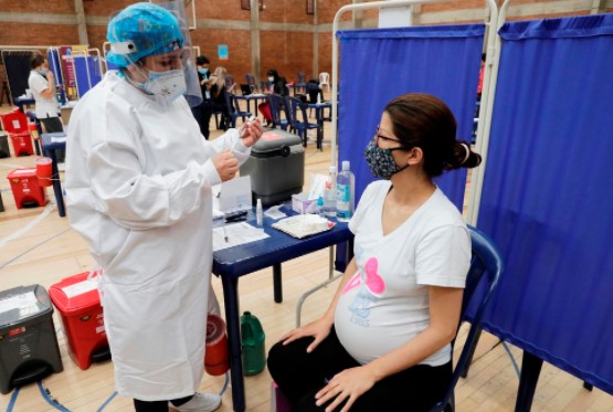 ¿Las vacunas contra el coronavirus aumentan el riesgo de aborto espontáneo?