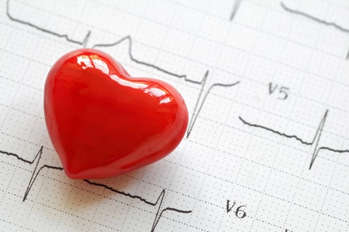 Covid-19: Un electrocardiograma puede predecir el riesgo de muerte y hospitalización