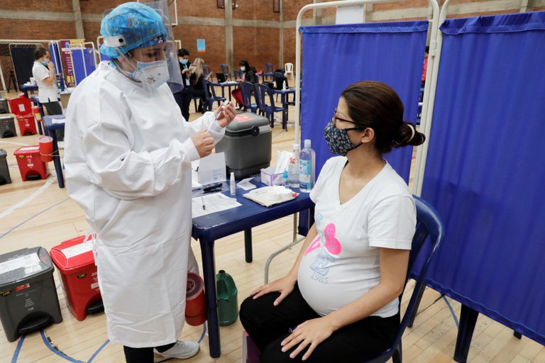 Estudio refuerza la necesidad de vacunar a embarazadas contra el Covid