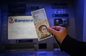 El efectivo en bolívares solo quedó para el pasaje pese a la nueva reconversión, según experto