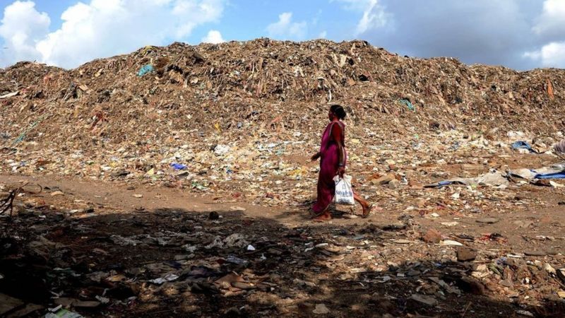 La pesadilla insalubre de India: Una montaña de basura tan alta como un edificio de 18 pisos (FOTOS)
