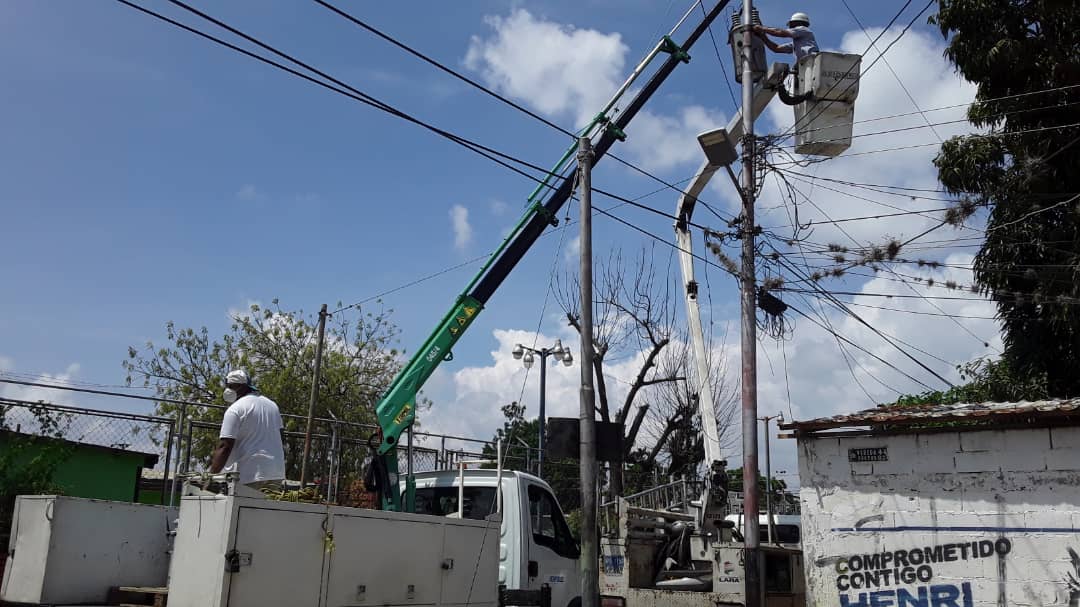 Bajón de electricidad dejó sin energía varias zonas de Caracas este #2Nov