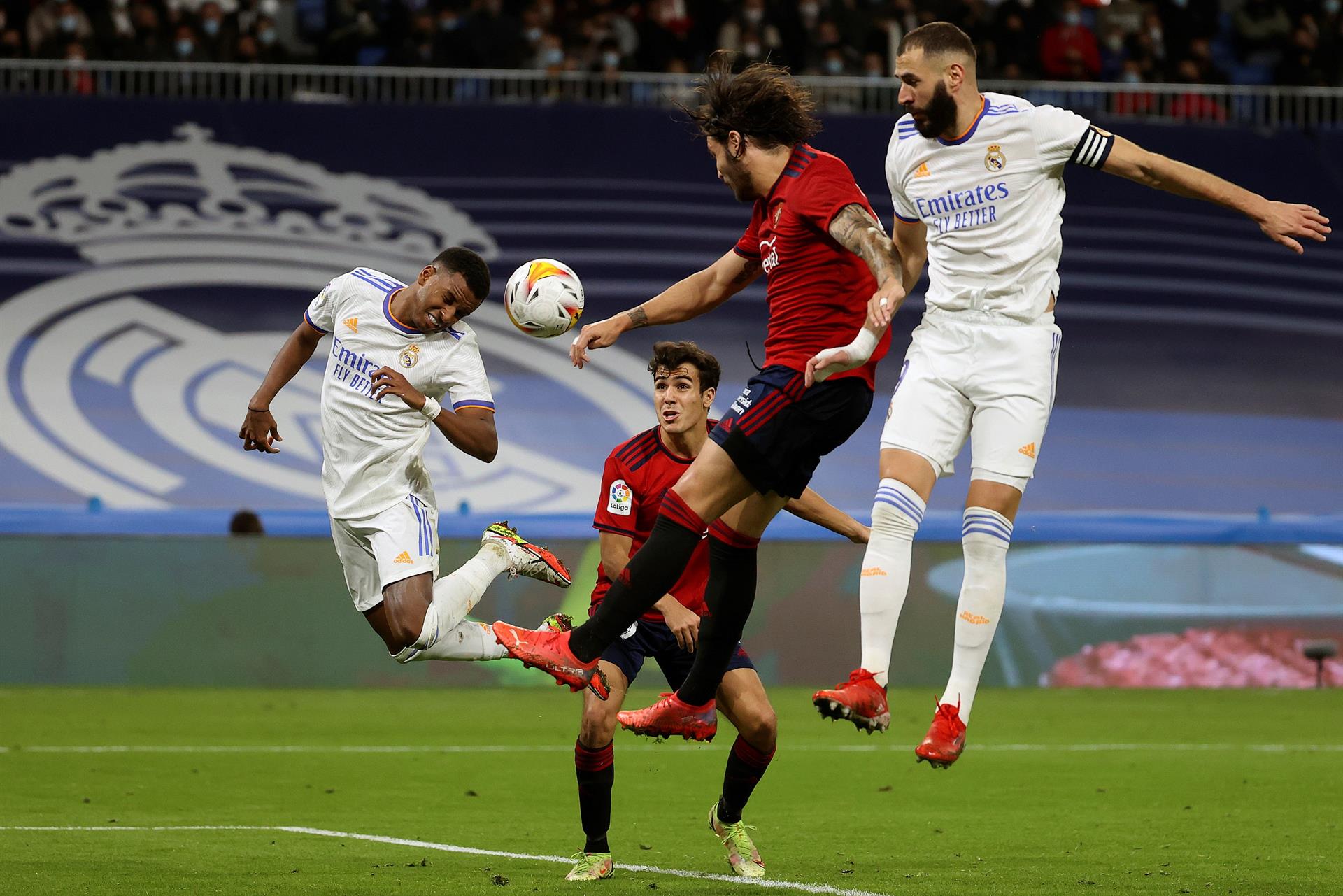 Real Madrid no pudo con el muro del Osasuna y se conformó con un empate