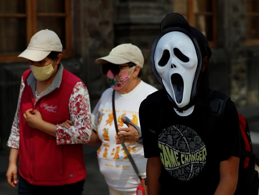 El Día de Muertos mexicano resiste y coexiste con la celebración de Halloween