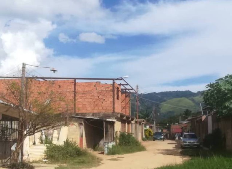 Más de 40 casas sin servicio eléctrico en Carúpano por avería en un transformador