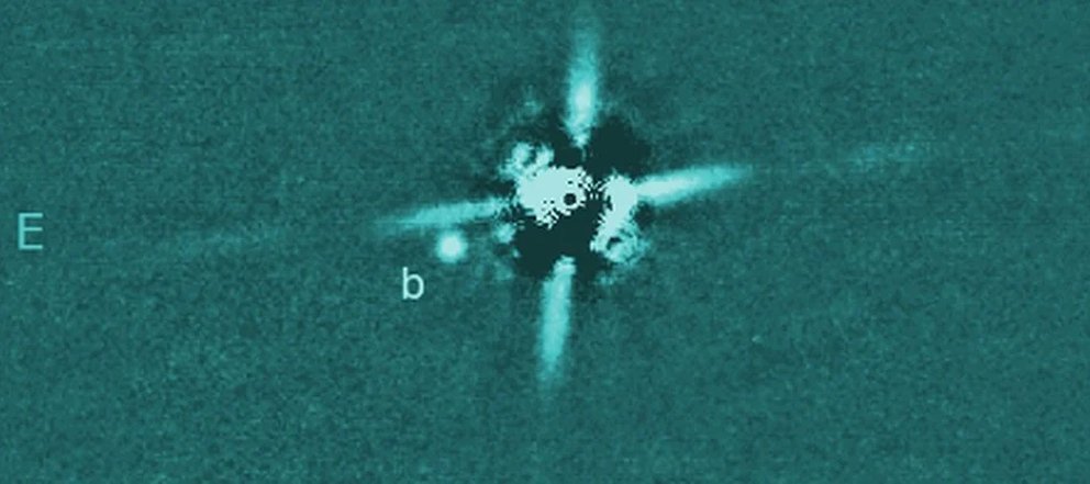 La inusual IMAGEN de un “exoplaneta bebé” a 400 años luz de distancia