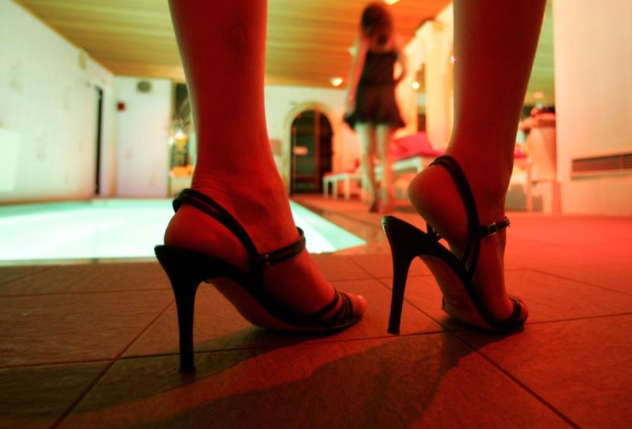 Pedro Sánchez prometió acabar con la industria de la prostitución en España