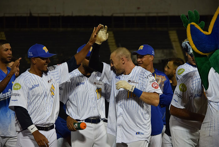 Magallanes consiguió su boleto a la gran final despellejando a su eterno rival