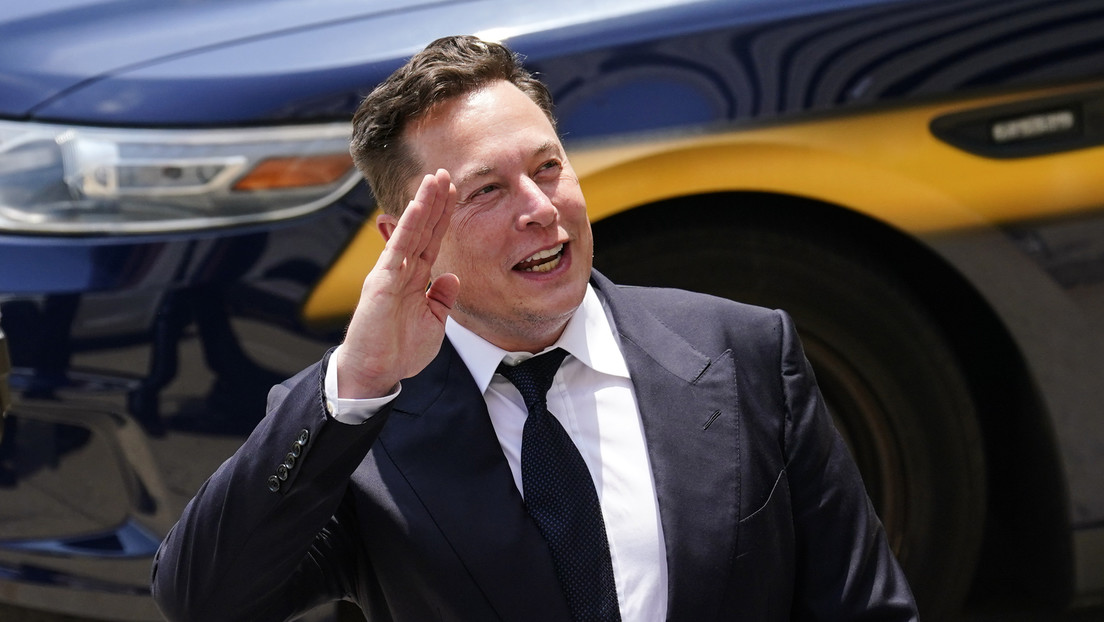 Elon Musk considera crear una nueva plataforma de redes sociales… tuiteando